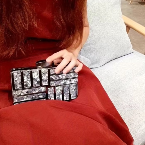 Luxe cream gold color party formal clutch - Picture 10 of 12